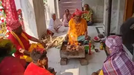 সিঙ্গুর: সিঙ্গুর বাজেমেলিয়ায় মুখ্যমন্ত্রীর উৎসর্গকৃত সিঙ্গুর কৃষি জমি রক্ষা কমিটির সন্তোষী মাতার বাৎসরিক পূজায় মন্ত্রী