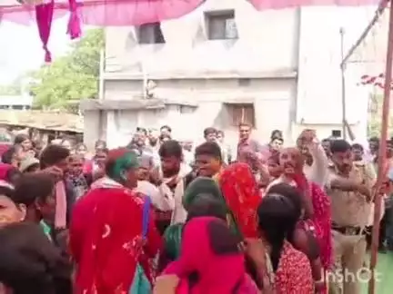 जिवती: आमदार देवरावजी भोंगळे यांनी जिवती येथील  बंजारा तांड्यावर केली होळी साजरी