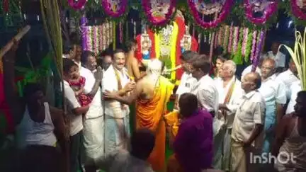 கலவை: கலவையில் தெப்பத் திருவிழா அதிமுக மாவட்ட செயலாளர் பங்கேற்பு
