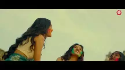 हम समझते हैं अपनों से मिलने की खुशी।
त्योहार पर घर जाते हंसते-मुस्कुराते चेहरे हमें देते हैं खुशी।

#HappyHoli