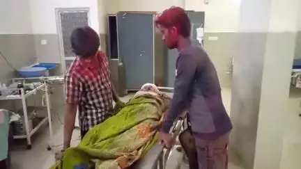 भटगांव में पति ने पत्नी पर धारदार हथियार से किया जानलेवा हमला, घायल पत्नी को मेडिकल कॉलेज अस्पताल रेफर