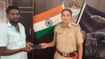 ಅರಸೀಕೆರೆ: ಗಂಡಸಿ ಠಾಣಾ ವ್ಯಾಪ್ತಿಯಲ್ಲಿ ಕಳೆದು ಹೋದ ಮೊಬೈಲ್‌ಗಳನ್ನು ಪತ್ತೆ ಹಚ್ಚಿ ವಾರಸುದಾರರಿಗೆ ಹಸ್ತಾಂತರ