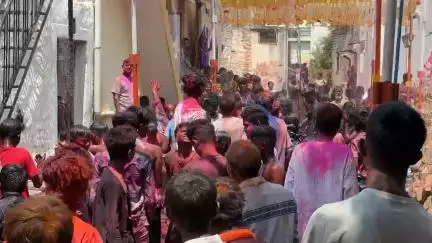 ಗಜೇಂದ್ರಗಡ; ಹೋಳಿ ಹಬ್ಬದ ಬಣ್ಣದೋಕುಳಿಯಲ್ಲಿ ಮಿಂದೆದ್ದ ಕೋಟೆ ನಾಡಿನ ಜನತೆ.