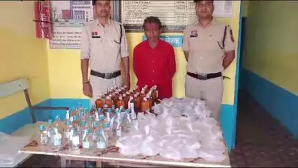 चौकी गिरौदपुरी पुलिस द्वारा ग्राम गिरौदपुरी में अवैध रूप से शराब बिक्री करने वाले 01 शराब कोचिया को किया गया गिरफ्तार*