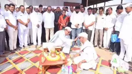 राहाता: लोणी बैलबाजार येथे राज्यातील पहिल्या पशुखाद्य प्रकल्पाचे जलसंपदा मंत्री विखे यांच्या हस्ते भूमिपूजन