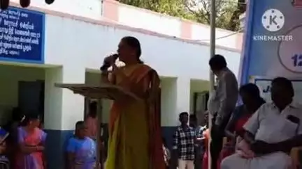 மொடக்குறிச்சி: சிவகிரி ஊராட்சி ஒன்றிய பள்ளியில் ஆண்டு விழாவானது நடைபெற்றது இதில் எம்எல்ஏ கலந்து கொண்டு சிறப்பித்தார்