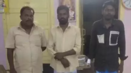 கீழக்கரை: திருப்புல்லாணியில் புகையிலைப் பொருட்கள் கொண்டு சென்ற  3 பேர் கைது