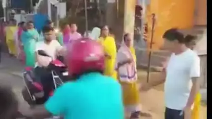 কোলাঘাট: নদীর ধারে অবৈধ নির্মাণের বন্ধের দাবিতে গ্রামবাসীদের পক্ষ থেকে প্রতিবাদ মিছিল কোলাঘাটে।