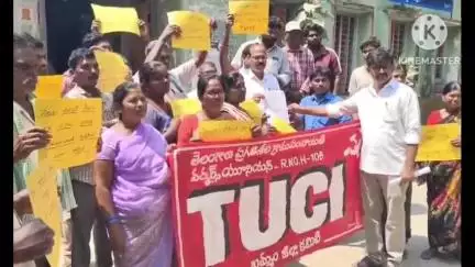 నేలకొండపల్లి: కార్మికులకు పెండింగ్ వేతనాలను మంజూరు చేయాలి: పట్టణంలో టీయూసీఐ జిల్లా నాయకులు ఆవుల అశోక్