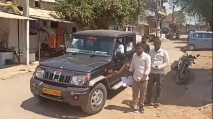 हंडिया: बकाया बिजली बिल के कारण विद्युत कंपनी ने उपभोक्ताओं के कनेक्शन काटने का अभियान चलाया