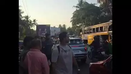 പെരിന്തല്‍മണ്ണ: തിരൂർക്കാട് കെ.എസ്.ആർ.ടി.സി ബസ്സും ലോറിയും കൂട്ടിയിടിച്ച് വിദ്യാർത്ഥിനി മരിച്ചു