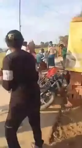 hamare gar walo ko doda kar 
mare he mere papa our Dede 
ko garme khush kar mare he 
dhana sarainait ke madat nahi mele
