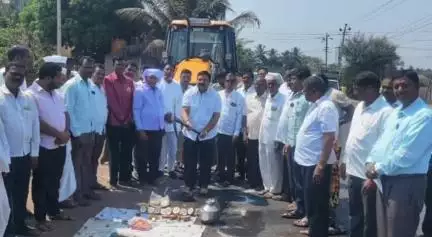 ರಾಯಬಾಗ: ಮಂಗಸೂಳಿ ಗ್ರಾಮದಲ್ಲಿ ರಸ್ತೆ ಮರು ಡಾಂಬರೀಕರಣ ಕಾಮಗಾರಿಗೆ ಶಾಸಕ ದುರ್ಯೋಧನ ಐಹೊಳೆ ಚಾಲನೆ