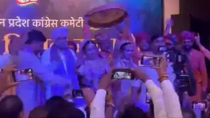 आज जयपुर में प्रदेश कांग्रेस कमेटी के होली मिलन समारोह में तेजल सुपर डुपर......
#jaipur