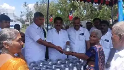 கோவை வடக்கு: கூடலூர் கவுண்டம்பாளையம் பகுதியில் முன்னாள் முதல்வர் ஜெயலலிதா அவர்களின் பிறந்தநாளை முன்னிட்டு நலத்திட்ட உதவிகள் வழங்கல்