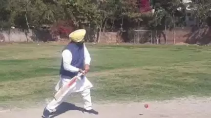 ਲੁਧਿਆਣਾ ਪੱਛਮੀ: ਸਵਰਗੀ ਗੁਰਮੀਤ ਸਿੰਘ ਬੱਬਲ ਦੀ ਯਾਦ ਵਿੱਚ ਦੁਗਰੀ ਕਰਵਾਇਆ ਗਿਆ ਕ੍ਰਿਕਟ ਟੂਰਨਾਮੈਂਟ, ਪਹੁੰਚੇ ਵਿਧਾਇਕ 

l
