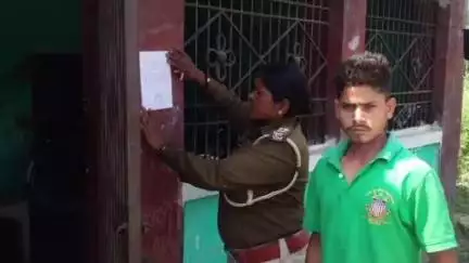पानापुर: चितामनपुर और रामपुर रूद्र में फरार के घर पुलिस ने चिपकाए इश्तेहार