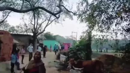 पूरे बलिदान बढ़ौना नसीराबाद थाना जिला रायबरेली यूपी विपक्ष गाढ़ ज्यादा होने के कारण रामलखन के परिवार से मार पीट करते हैं