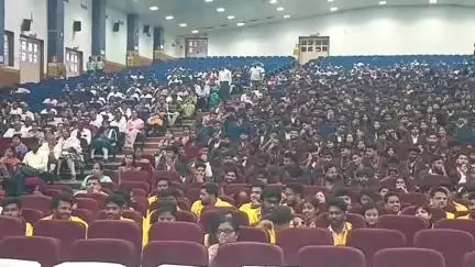 வண்டலூர்: பொத்தேரியில் உள்ள எஸ் ஆர் எம் வள்ளியம்மை பொறியியல் கல்லூரி சார்பில் இருபதாம் ஆண்டு பட்டமளிப்பு விழா