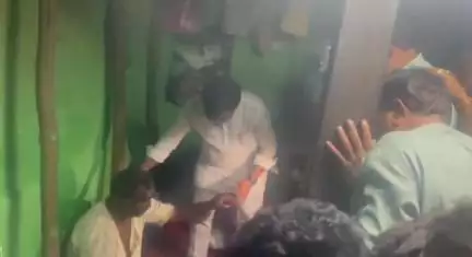 ಶಿರಹಟ್ಟಿ: ಶಿರಹಟ್ಟಿ ಪಟ್ಟಣದಲ್ಲಿ ವಾಹನ ಅಪಘಾತ, ಗಾಯಾಳುಗಳ ಮನೆಗೆ ಶಾಸಕ ಡಾ. ಚಂದ್ರು ಲಮಾಣಿ ಭೇಟಿ, ಆರೋಗ್ಯ ವಿಚಾರಣೆ