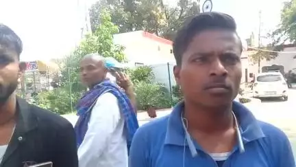 चोरों को नहीं रह गया पुलिस प्रशासन का डर
मामला करछना प्रयागराज पूरा घिशन पटेल चौराहे का है  जहां पर 16 मार्च को रात 8:00