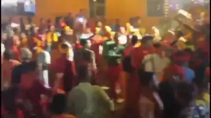 मनीगाछी: लगमा गांव में दक्षिणा विवाद: महंत ने कहा, गलतफहमी के कारण हुआ हंगामा, सभी को दी गई दक्षिणा