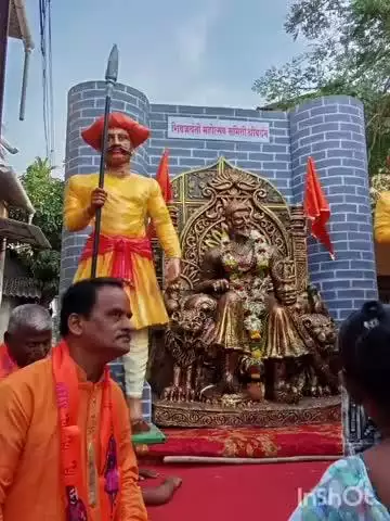श्रीवर्धन: रायगड जिल्ह्यात तिथीनुसार शिवजयंती उत्साहात साजरी
श्रीवर्धन दांडे येथे शिवप्रतिमेची मिरवणूक