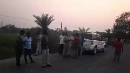 নবগ্রাম: বাইক কেনাবেচাকে কেন্দ্র করে উত্তপ্ত নবগ্রাম, গুলিবিদ্ধ যুবক , অপহৃত ১, ঘটনাস্থলে বিশাল পুলিশ বাহিনী
