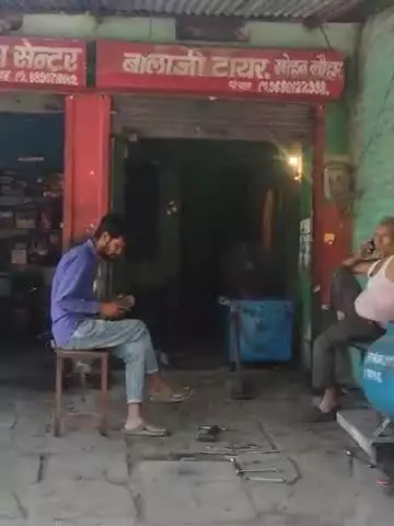 यह मकान बिकाऊ है और किसी को लेने हो तो सम्पर्क करे 9680122998