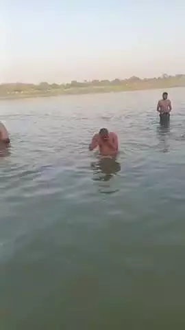 वाराणसी के सुप्रसिद्ध कैथी धाम में मां गंगा में स्नान करने के बाद बाबा मार्कण्डेय महादेव जी का दर्शन कर आशीर्वाद लिया