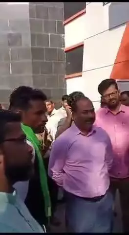 #लखीमपुर_खीरी_बेहजम रोड स्थित गैस प्लांट धरना प्रदर्शन।
Protest demonstration at gas plant located at #Lakhimpur_Kheri_Behjam Road.
#rajendra_yadav
#national_president