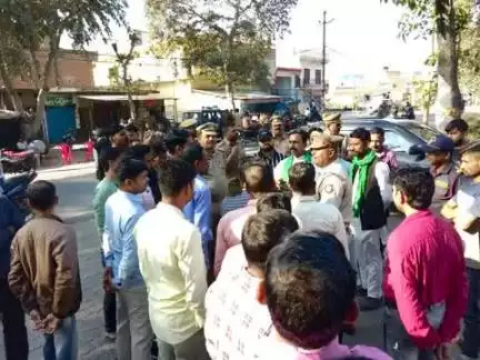 #लखीमपुर_खीरी_बेहजम रोड स्थित गैस प्लांट धरना प्रदर्शन।
Protest demonstration at gas plant located at #Lakhimpur_Kheri_Behjam Road.
#rajendra_yadav
#national_president