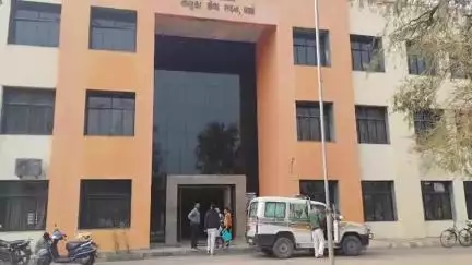 વસો: પોલીસ મથકમાં ફરજ બજાવતા ડ્રાઇવરને દારૂ ચોરીના કેસમાં કોર્ટે બે વર્ષની સજા અને એક લાખનો દંડ ફટકાર્યો.