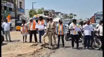 భీమదేవరపల్లి: ముల్కనూర్ గ్రామంలో 30 పడకల ఆసుపత్రి కోసం ధర్నా కార్యక్రమం నిర్వహించిన బిజెపి నాయకులు