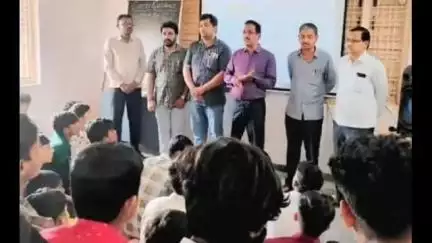 పెద్దవూర: ఆశ్రమ పాఠశాలలో పదవ తరగతి పరీక్షల పై విద్యార్థులకు అవగాహన కార్యక్రమం
