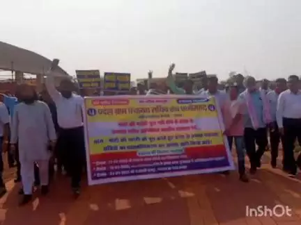 बकावंड: बकावण्ड ब्लॉक के पंचायत सचिव ने एक सूत्रीय मांग को लेकर अनिश्चितकालीन हड़ताल पर जाने की घोषणा की