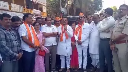ಬೈಲಹೊಂಗಲ: ಕಿತ್ತೂರ ಅಭಿವೃದ್ಧಿ ಪ್ರಾಧಿಕಾರಕ್ಕೆ ಸಿಗದ ಅನುದಾನ ಬೈಲಹೊಂಗಲ ಬಂದ್ ಮಾಡಿದ ಹೋರಾಟಗಾರರಿಂದ ಪ್ರತಿಭಟನೆ