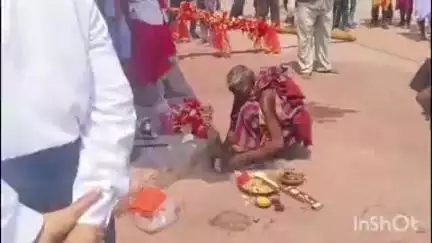 ଉମରକୋଟ: ମା ମଙ୍ଗଳା ମନ୍ଦିର ରୁ ଜଗତ ଜନନୀ ମା ଙ୍କ ଆଜ୍ଞାମାଳ ପହଞ୍ଚିବା ପରେ ନବଦିନ ଯାତ୍ରା ପାଇଁ ଶୁଭ ଖୁଣ୍ଟି ସ୍ଥାପନ
