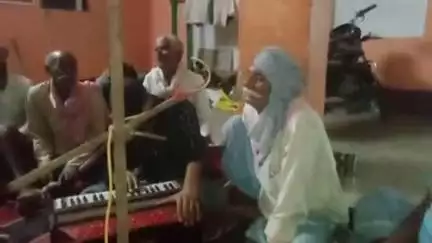 औरंगाबाद जिले के सिकरिया रतन गांव में होली और चैत्र का कार्यक्रम हुआ जिसमें हारमोनियम बाधक जुगल किशोर सिंह भी शामिल थे..