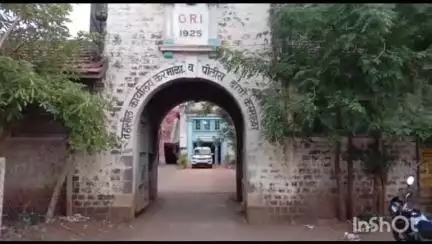 करमाळा: शाळेतील 28 वर्ष तरुणाची विषारी औषध घेऊन आत्महत्या