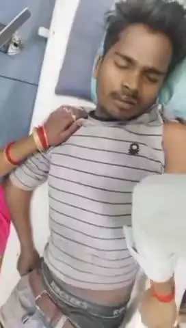 डीह थाना क्षेत्र के कल्याणपुर कस्बे के पास अज्ञात चार पहिया वाहन ने मोटरसाइकिल सवार युवक पीछे से मारी टक्कर