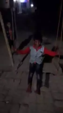 नाती बाबू विवान उर्फ प्रिंस झूला झुलते हुए।