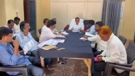 మద్నూర్: మద్నూర్ తహసిల్దార్ కార్యాలయంలో రాజకీయ పార్టీల ప్రతినిధులతో అదనపు కలెక్టర్ సమావేశం