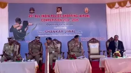 வண்டலூர்: ஊனமாஞ்சேரி தமிழ்நாடு காவல் பயிற்சியகத்தில் 25வதுஅகில இந்திய காவல்துறை துப்பாக்கி சுடுதல் போட்டியை தமிழக காவல்துறை தலைமை இயக்குநர் துவக்கி வைத்தார்,