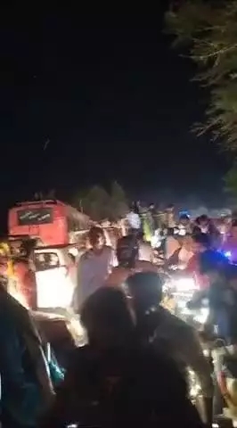 करीला धाम मध्य प्रदेश में लोगों ने किया मां जानकी के के दर्शन लौटते वक्त लगा 30 किलोमीटर लंबा जाम