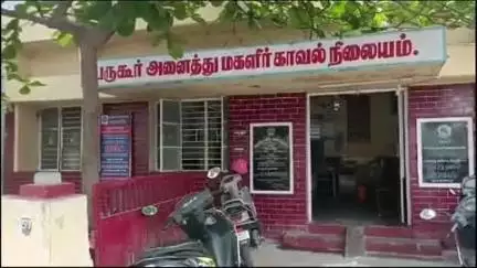 பர்கூர்: பர்கூர் அருகே தேர்வு அறையில் பிளஸ் 2 மாணவிக்கு பாலியல் தொல்லை முதுகலை பட்டதாரி ஆசிரியர் மீது புகார்