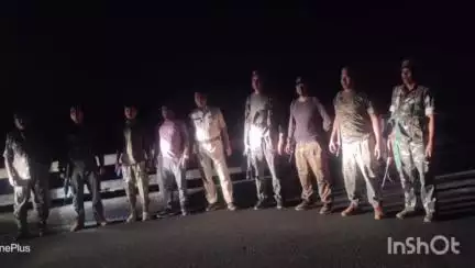 कुकड़ू: तिरुलडीह में अवैध खनन के खिलाफ सीओ और थाना प्रभारी ने छापेमारी अभियान चलाया