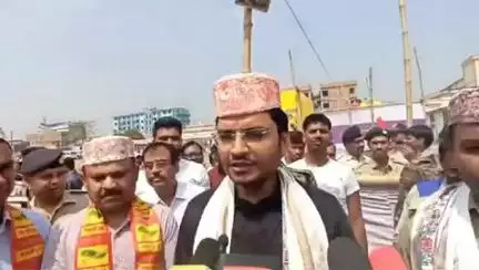 *मिथिला महोत्सव के अवसर पर मीडिया को संबोधित करते जिलाधिकारी अरविन्द कुमार वर्मा।*