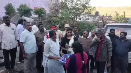 ஏற்காடு: ஜெரினா காடு பகுதியில் மாவட்ட ஆட்சியர் அதிகாலை முதலே பல்வேறு இடங்களில் நேரடியாக மக்கள் குறைகளை கேட்டறிந்தார்