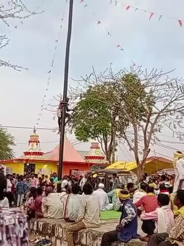 ग्राम देवरी त,परासिया जिला छिंदवाड़ा में प्राति बषॅ अनुसार इस बरछटवी मेला के उपलक्ष्य में 150 फिट लम्बा झंडा थोड़ा गाया